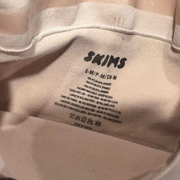 NWOT Skims Shapewear Knee Shorts Sculpting Mid Thigh Open Gusset Tan Size S-M - Picture 2 of 3